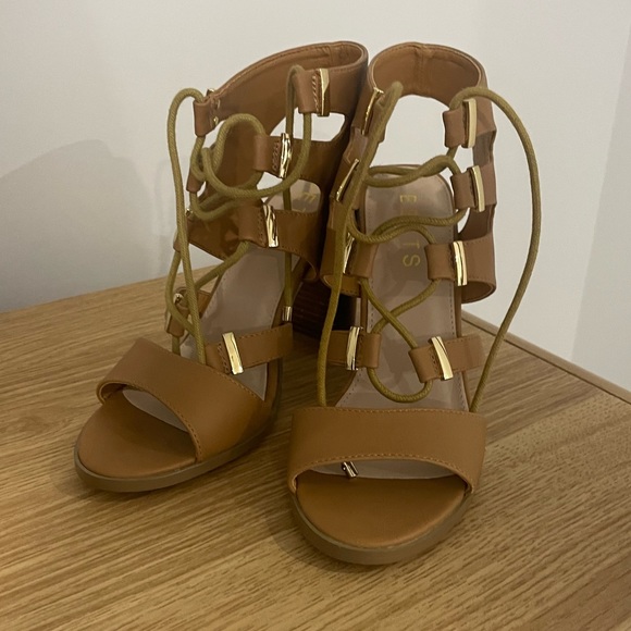 Lace Up Block Heels 🤎 - Picture 5 of 11